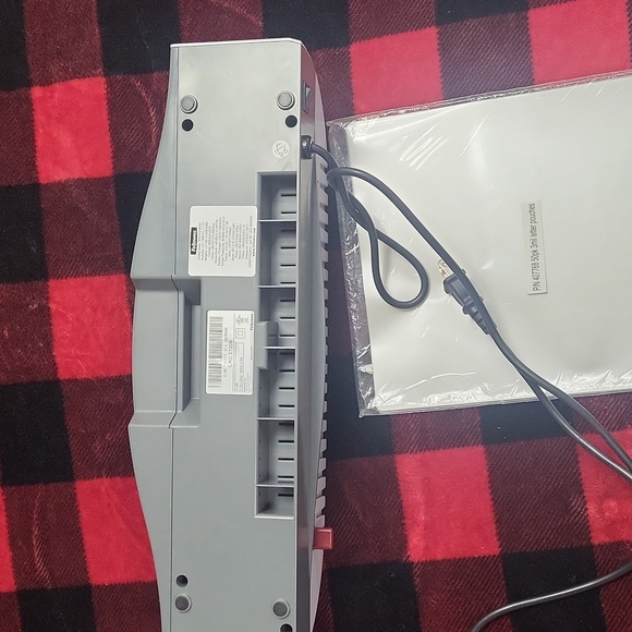 Fellowes crc 57209 laminator like new with about 1/2 to 2/3 laminating sheets - Picture 5 of 7